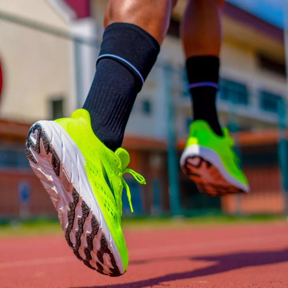 lycan sport sepatu running