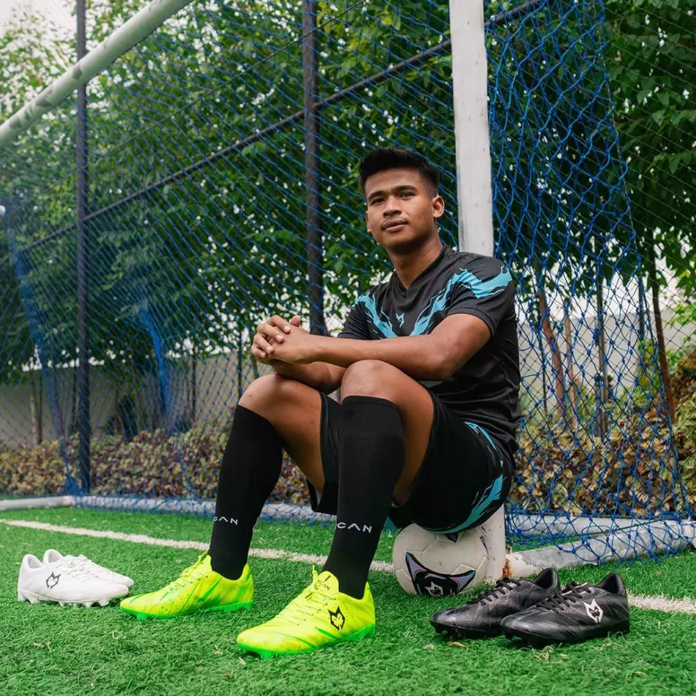 sepatu bola terbaik
